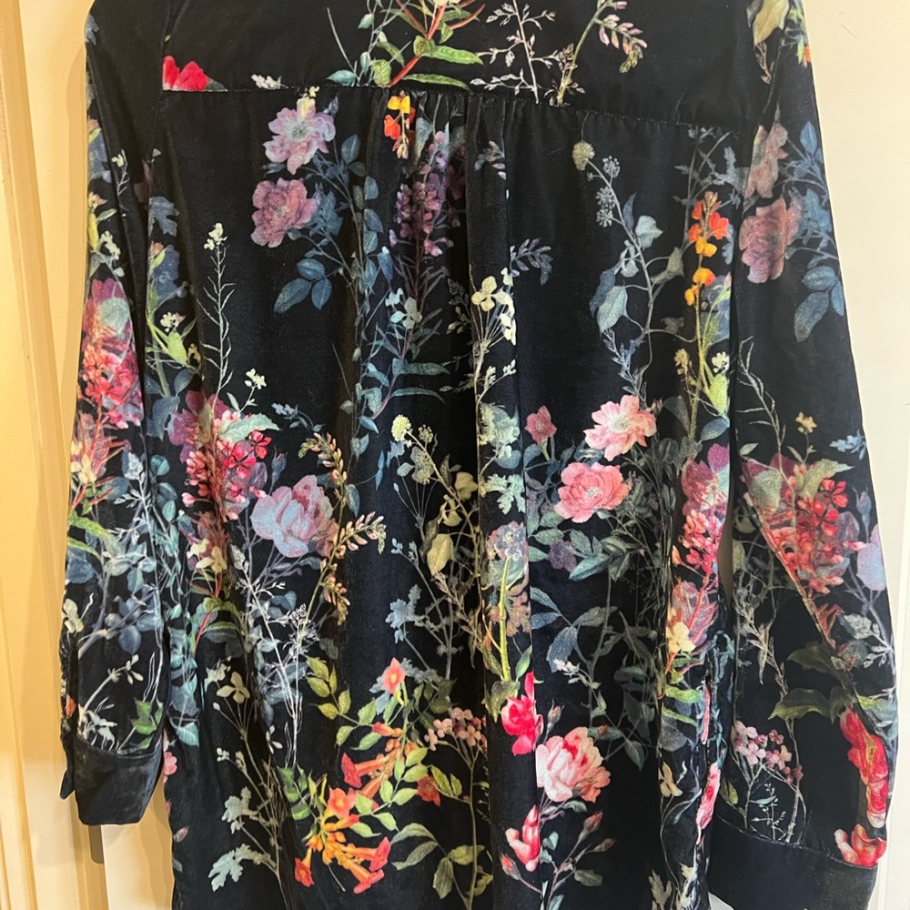 Soft surroundings velvet button up shirt in a floral print. Size large, - Picture 2 of 4
